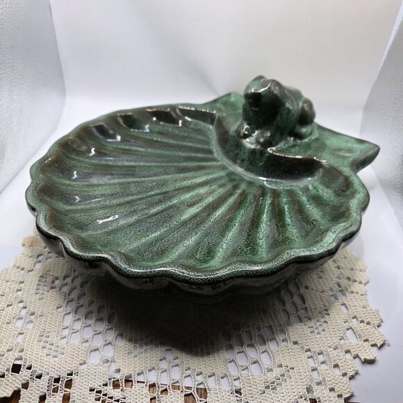 Vintage Mid Century Modern Art Pottery - Large Shell with perching frog 12 x 12 - Picture 4 of 7